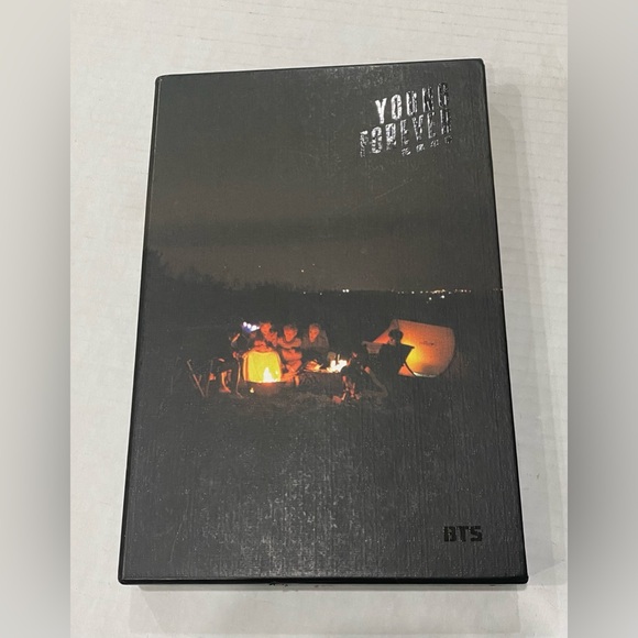 Young Forever (Random cover, incl. 112-page photobook, No Polaroid And No Poster - Picture 1 of 8